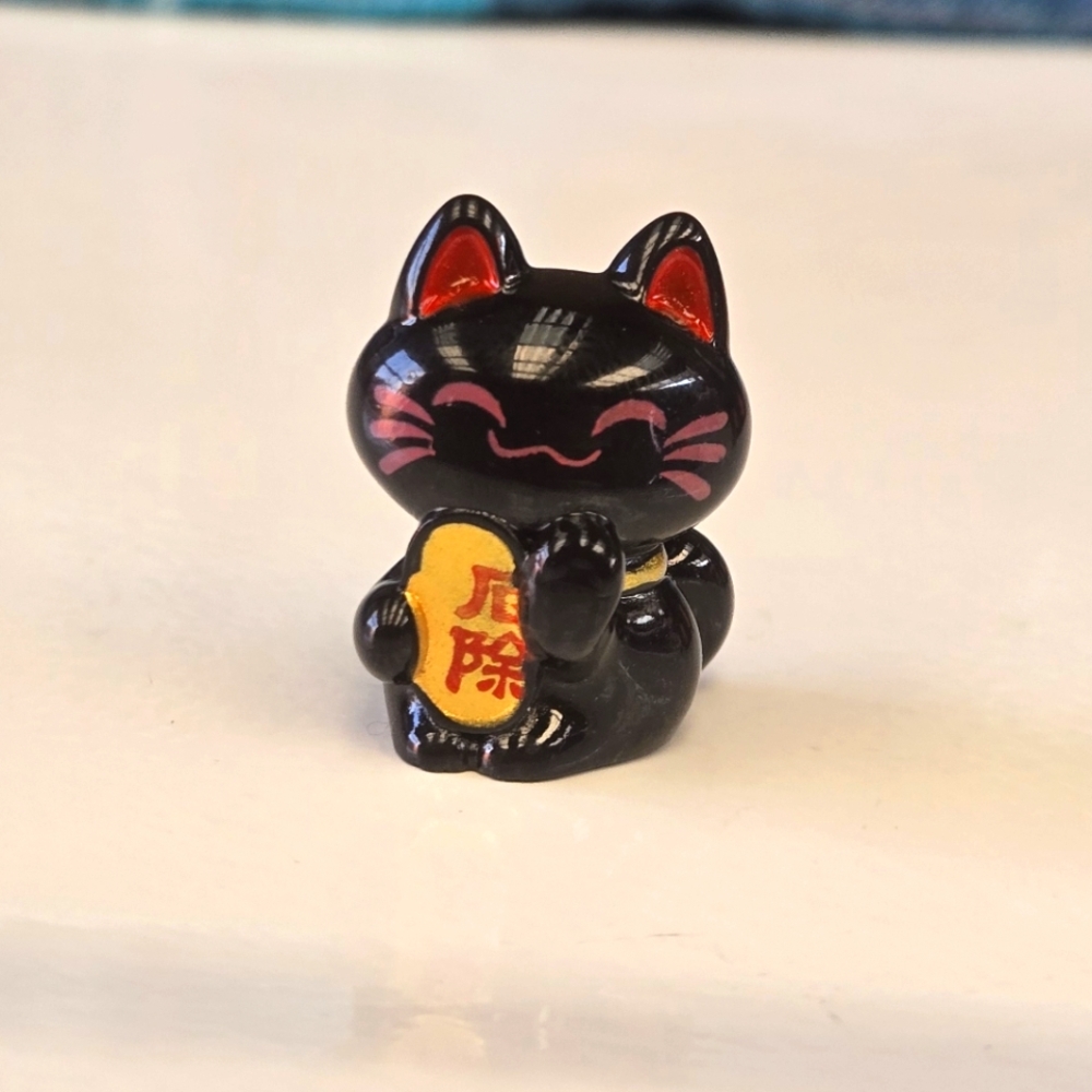 🍒🍒 Charming Black Cat Figurine with Gold Accents